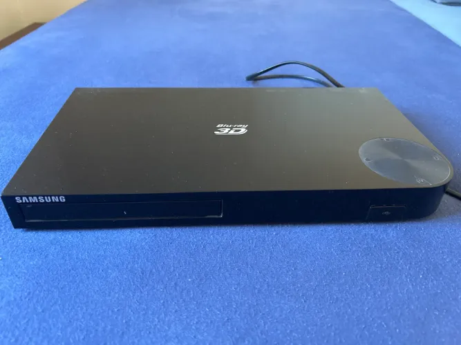 Vendo 2 aparelhos blueray Samsung 3D modelo BD F5500 sem as caixas de som