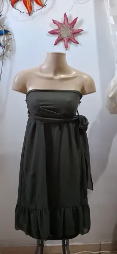 Vestido verde militar com bolsos