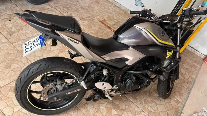 Moto semi nova m3