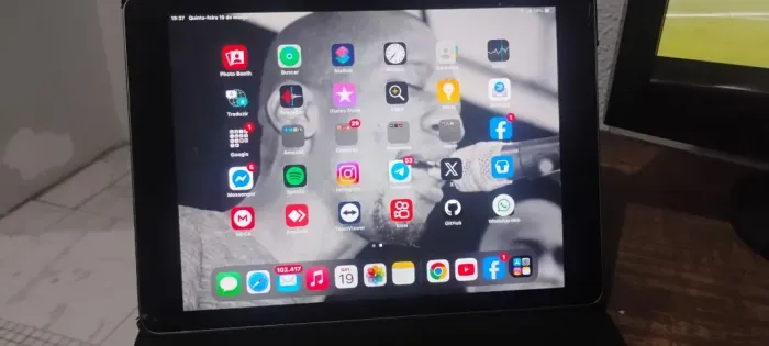 iPad Air 2 64GB Wi-Fi - Funcionando Perfeitamente (Acompanha Capa)