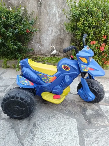 Moto Elétrica Infantil XT3 Bandeirante 6V Azul - Perfeito Estado!