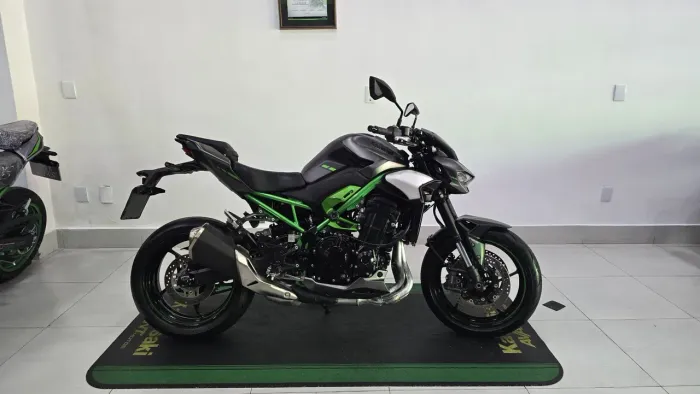 KAWASAKI Z900