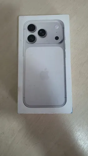 iPhone 17 Silver
