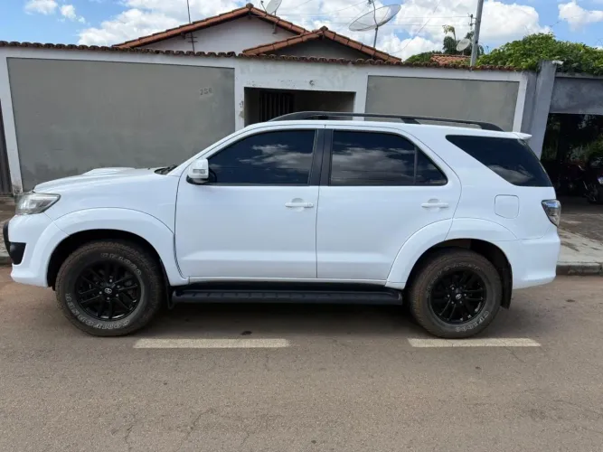 Toyota Hilux SW4 SRV D4-d 4X4 3.0 TDI Dies. AUT 2015