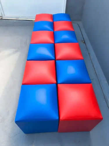 Puff Padrão em Couro Sintético?