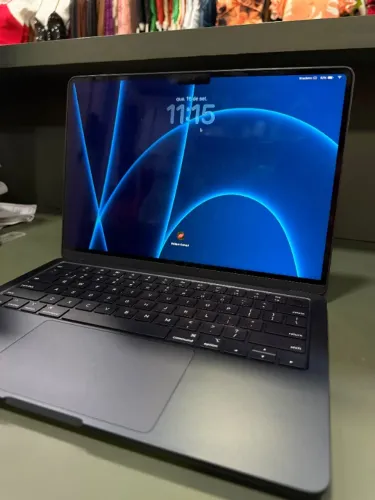 MacBook Air M4 (512GB) | Bateria 100% | Estado de Novo | Meia-Noite