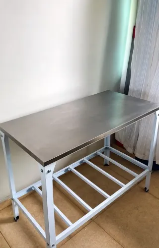 Mesa Industrial Inox Reforçada com prateleira grade paneleiro 112x55 