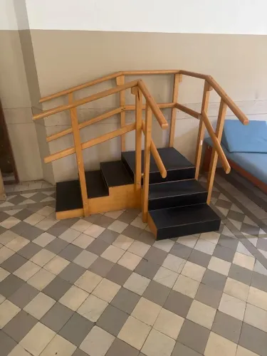 Escada de reabilitação/fisioterapia