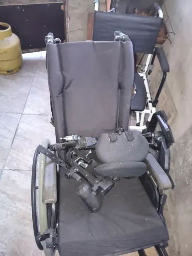 Está semi novo
