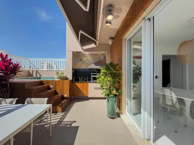Cobertura com 298m² no Jardins. O imóvel possui 3 suítes e 5 vagas de garagem.