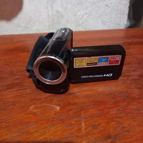 Câmera Digital HD 16MP + Cartão 8GB + Adaptador