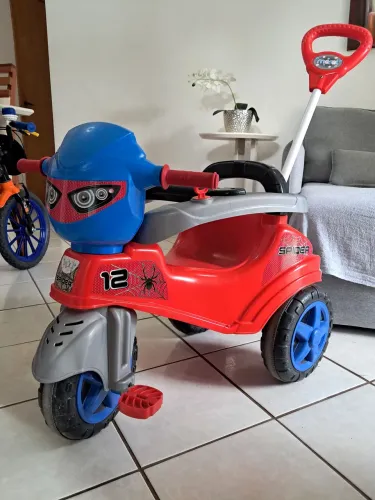 Triciclo Baby City da Maral em ótimo estado de conservação 