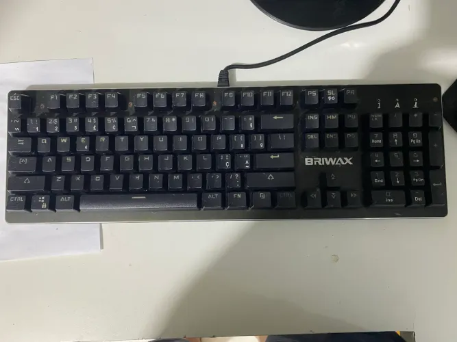 Briwax ? Teclado Gamer Semi-Mecânico RGB Full Size ABNT2