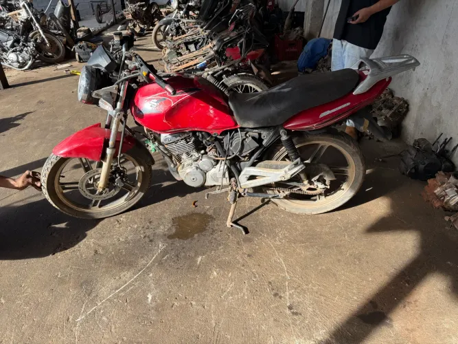 SUZUKI grs pra retira peças não vendo ela inteira