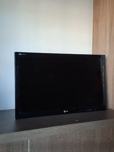 TV LG 26?, modelo M2631D-PS. Funciona como TV e monitor de PC (HDMI e VGA). 