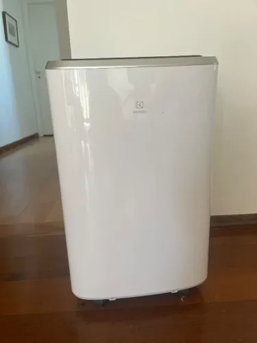 Ar-condicionado portátil Electrolux 12.000 BTUs