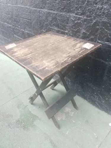 Mesa de madeira de abri e fechar 4 unidades  ,100$ cada 