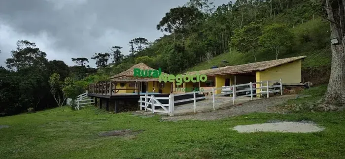 CHÁCARA FORMADA COM LAGOS/ CÓRREGO E CASA REFORMADA EM SILVEIRAS-SP