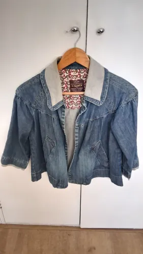 Jaqueta Jeans MOB Feminina Tamanho P - Excelente Estado