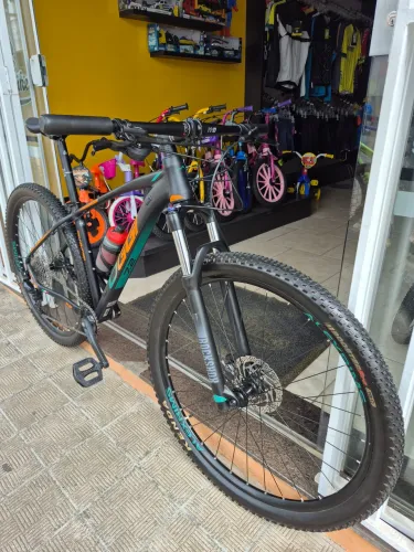 Bicicleta Oggi 7.2 Tam 17 muito nova