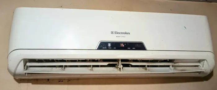 TROCO OU VENDO //SPLIT ELETROLUX 12 BTUS