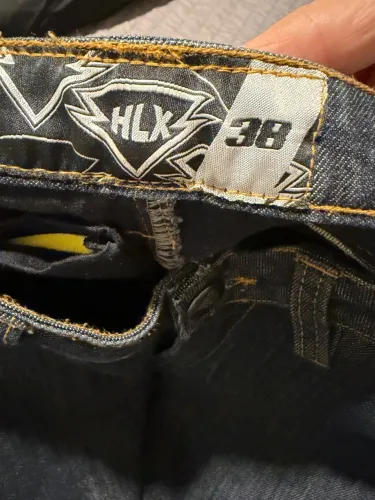 Calça jeans feminina motociclista