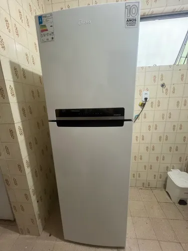 Geladeira Midea Novinha