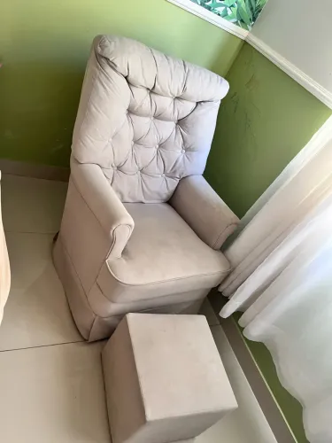 Vendo poltrona para amamentação 