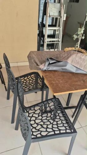 Mesa com cadeiras a venda