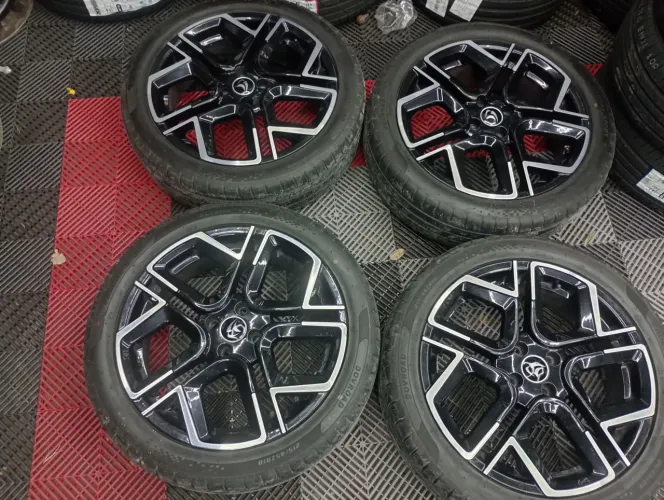 Rodas aro 18 Tiguan 4x100+Pneus 215 4518 - 3 meses de uso!!