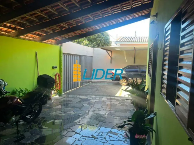 Casa à venda, 9 quartos, 3 vagas, Tibery - Uberlândia/MG