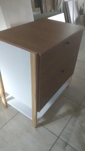 cômoda duas gavetas e uma prateleira pra sapatos