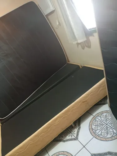 Vende cama king semi nova 