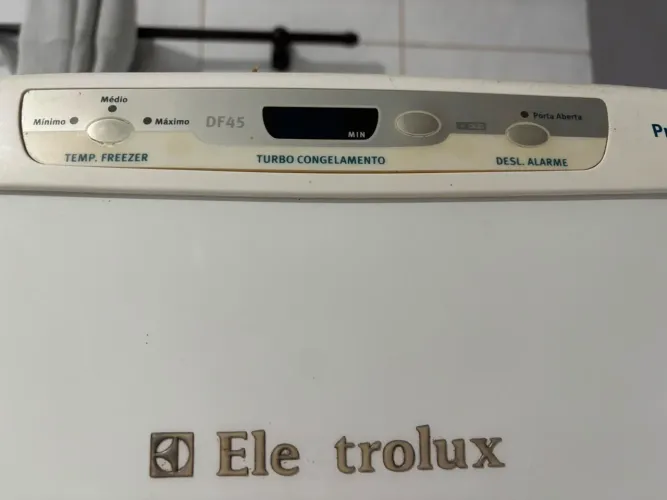 Geladeira Electrolux DF45 frost free