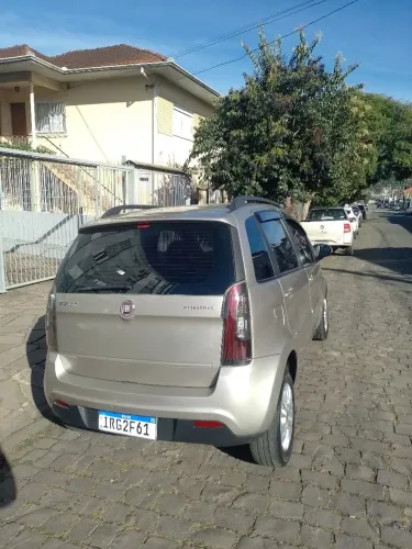 Fiat Idea Attractive 1.4 Fire Flex 8V 5P 2011