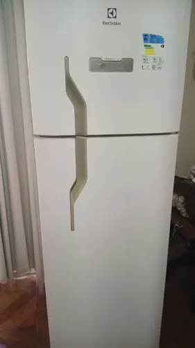 Vendo geladeira Frost Free Electrolux funcionando perfeitamente