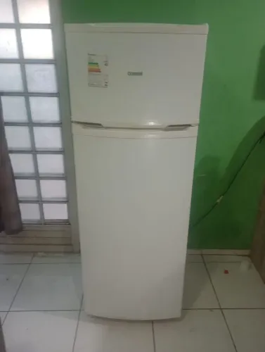 Geladeira Consul dúplex funcionando perfeitamente conservada