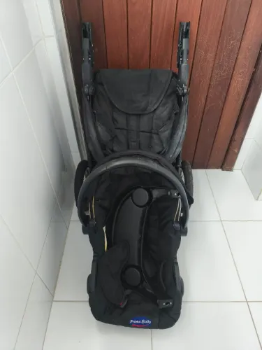 Carrinho de bebê + bebê conforto 