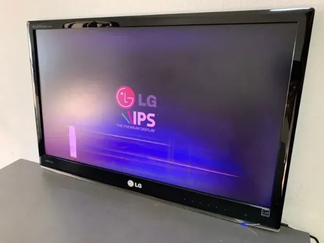 Monitor LG 23" (DETALHES NA TELA)