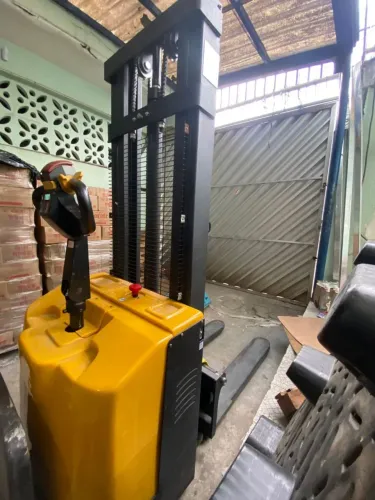 Empilhadeira elétrica 1500 Ton