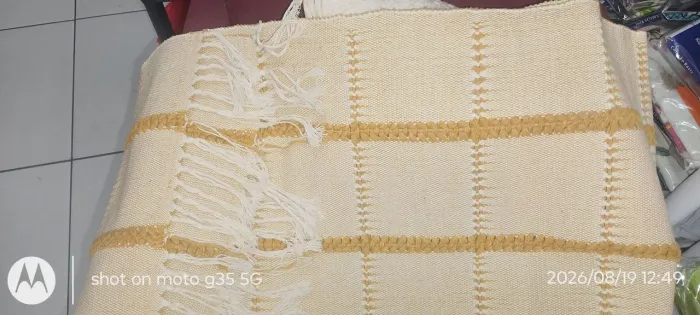 Caminho de mesa em tear