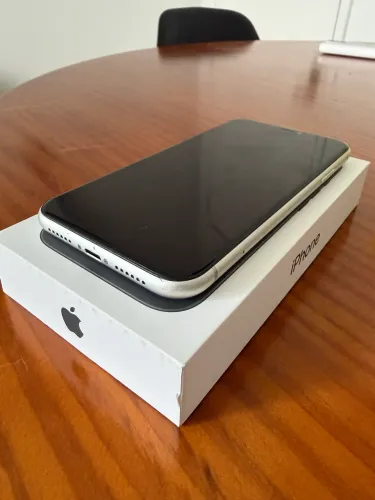 iPhone 11 - 256 GB - Branco
