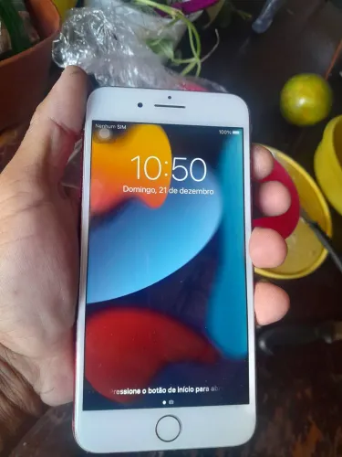 Iphone 8plus a venda com pequenos detalhes q n interfere em nada leia o anúncio