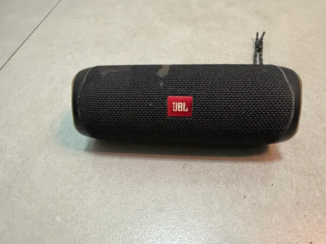 caixa de som jbl flip 5 preta