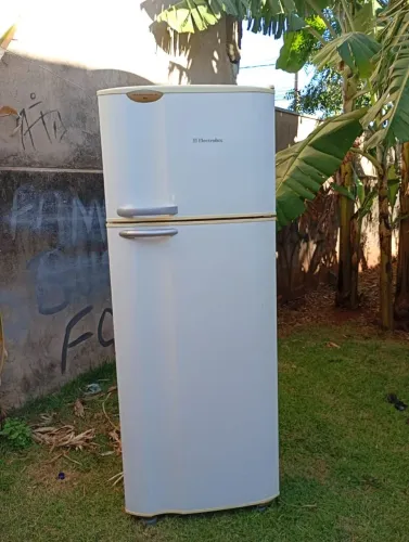 Vendo geladeira Electrolux 470 litros