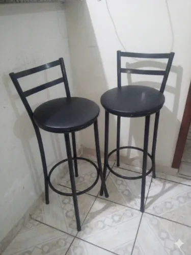 Banco banqueta preta assento de courino 