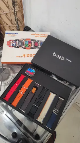 Vendo relógio smartwatch bazik prime com 7 pulseiras tem NFC funciona perfeitamente leia. 