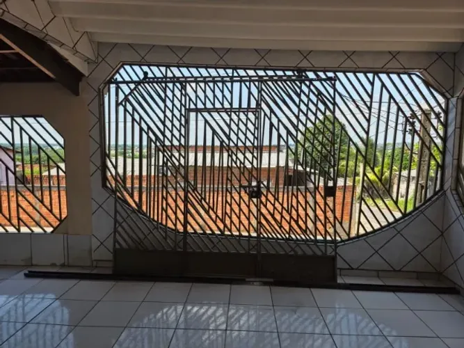 Portão de ferro2,40x2,60m - Bom estado