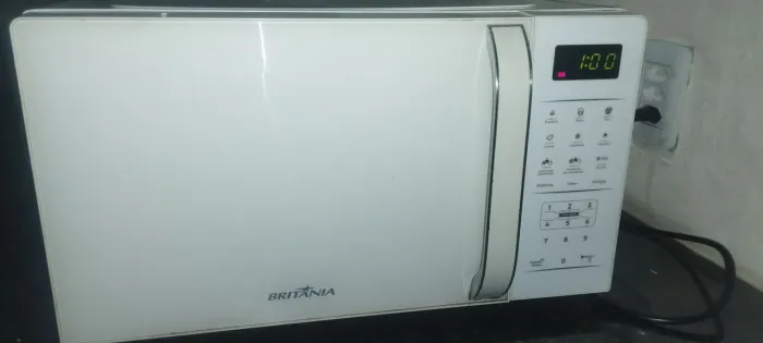 Microondas Britânia novinho 450,00