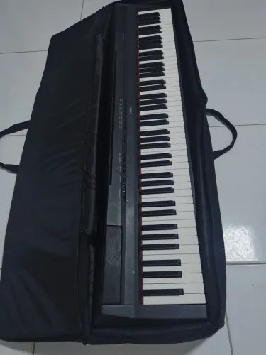 Piano Yamaha digital P115